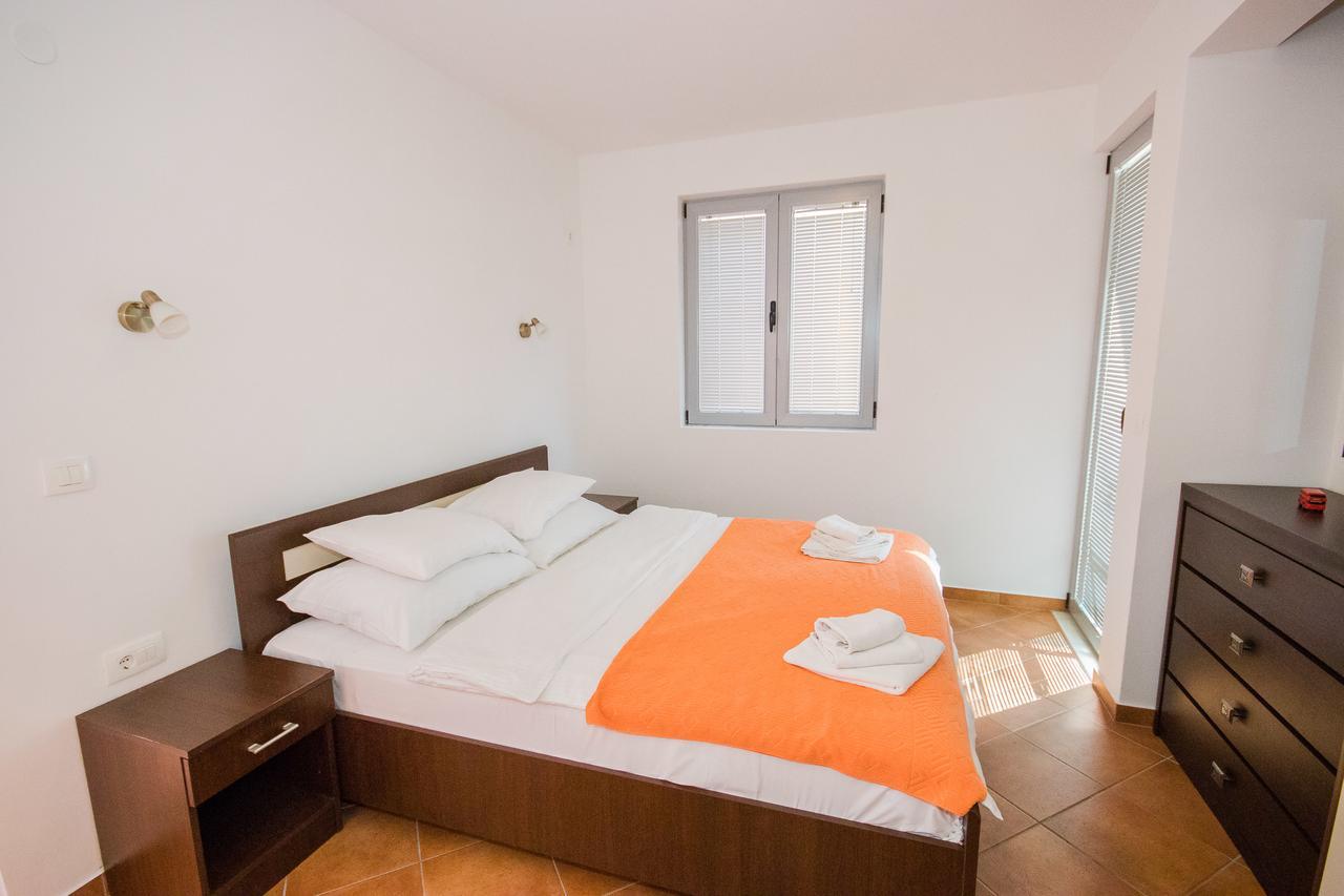 Apartments Palma Dobra Voda Bagian luar foto