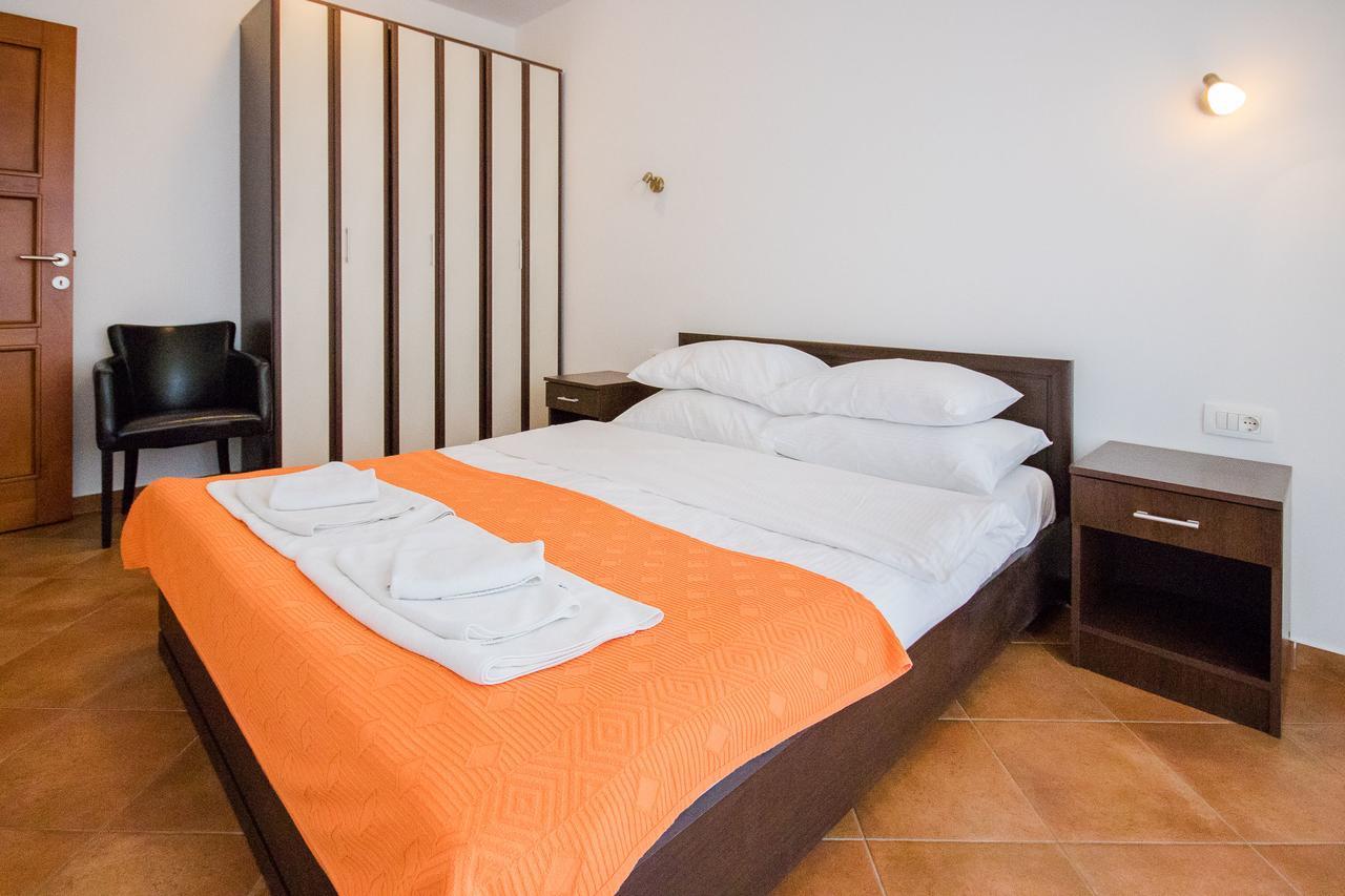 Apartments Palma Dobra Voda Bagian luar foto